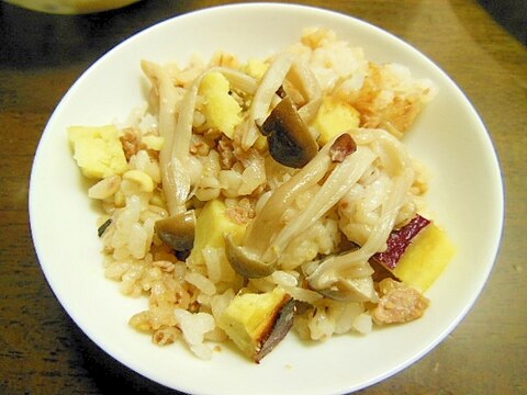 さつま芋としめじと鶏肉の雑穀炊き込みご飯♪